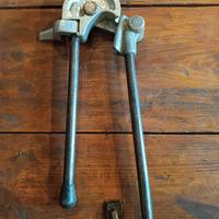Curvatubi  in acciaio per tubi fino a  12 mm