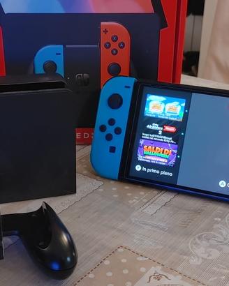Nintendo Switch OLED perfetta con vetro temperato