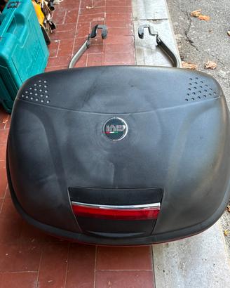 Bauletto Givi per moto con staffe