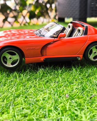 Modellino Dodge Vipera RT/10 del 1992 BBurago 1:18