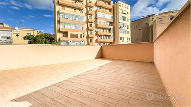 Ufficio con ampia terrazza