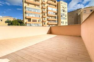 Ufficio con ampia terrazza