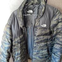 CONSEGNA A MANI SU ROMA GIUBBOTTO THE NORTH FACE