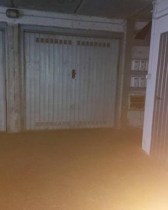 Box / Garage di 13 m² a Parma