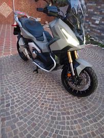 Honda xadv 750 aprile 2025 km 7000 zero sinistri