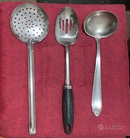 Set di utensili da cucina in acciaio come nuovi
