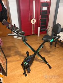 cyclette ripiegabile con braccioli