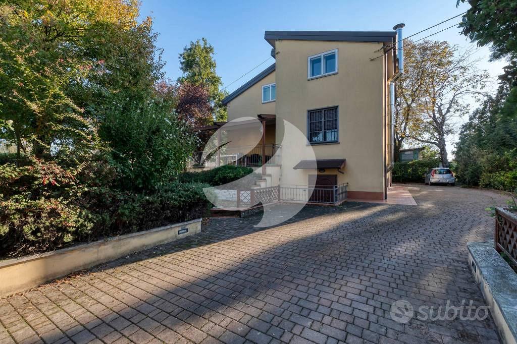 Villa di 191 m² con più di 5 locali e box auto dop