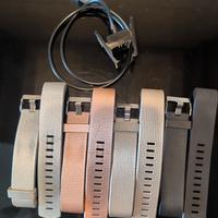 4 cinturini nuovi e un caricabatteria per fitbit