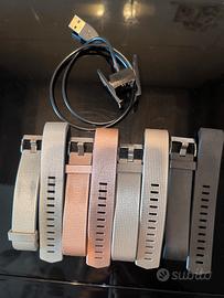 4 cinturini nuovi e un caricabatteria per fitbit
