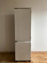 Frigo a incasso SMEG con congelatore.