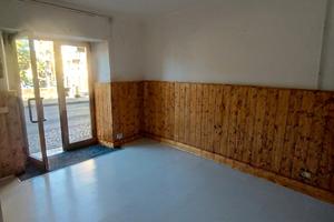 Locale commerciale con bagno, centro sarzana