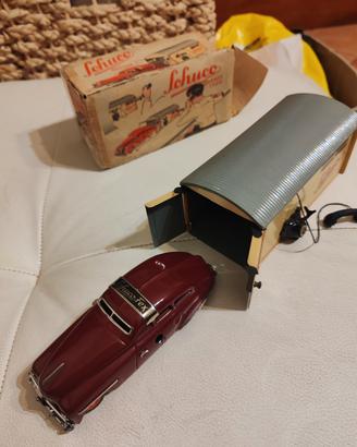 automobile con garage Schuko