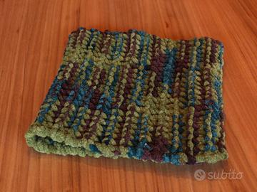 Scalda collo verde fatto a mano in pile