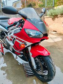 Yamaha R6 del 1999