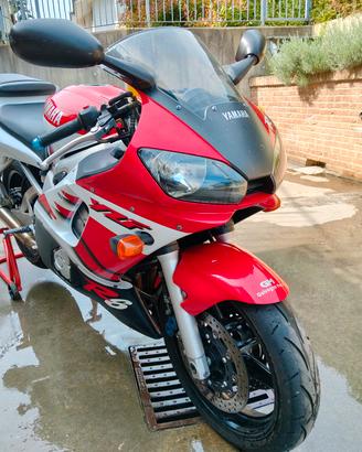 Yamaha R6 del 1999