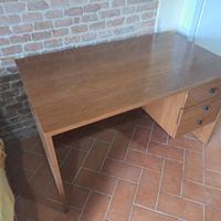 Scrivania in legno