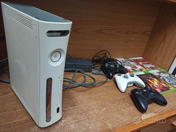 xbox 360 + 4 Giochi + 3 Joystick