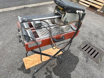 Taglia piastrelle professionale ad acqua