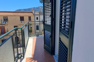 Mondello a pochi metri dal mare e dalla piazza