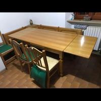 Cassapanca angolare con tavolo allungabile e 3 sed