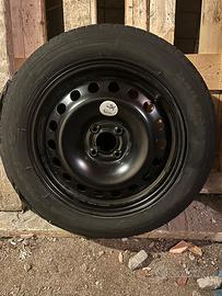 Cerchio con ruota dacia sandero