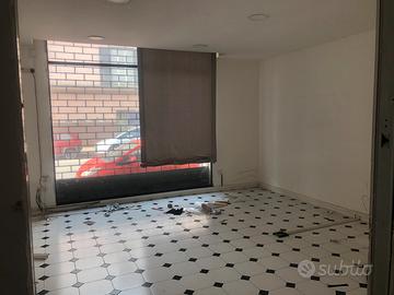 Ampio locale con agibilità