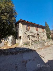 CASA INDIPENDENTE con terreno