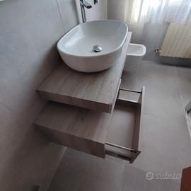 Mobile sospeso bagno