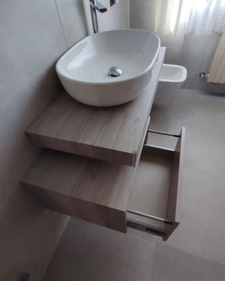 Mobile sospeso bagno