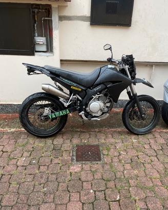 Xt 125 Plastiche, sella , serbatoio