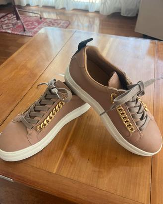 Sneakers donna Stokton rosa cipria con catena