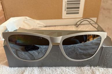 Oakley Frogskins Titanium