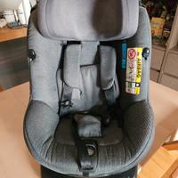 Seggiolino auto Bebè Confort axissFix girevole