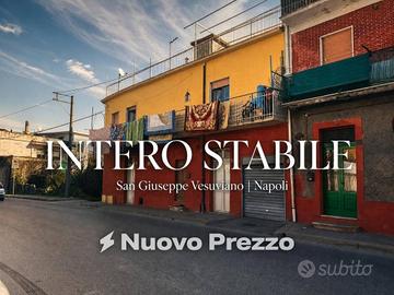 Palazzo / Stabile di 262 m² con più di 5 locali a 