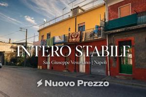Palazzo / Stabile di 262 m² con più di 5 locali a 