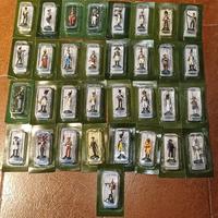 Lotto 33 soldatini di piombo in blister Almiral Pa
