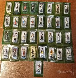 Lotto 33 soldatini di piombo in blister Almiral Pa