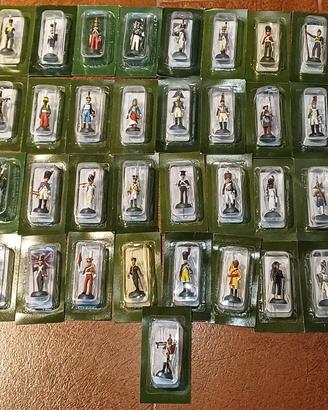Lotto 33 soldatini di piombo in blister Almiral Pa