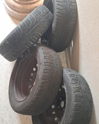 gomme con cerchi per Toyota yaris