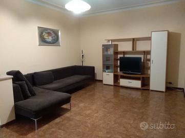 Stanza in appartamento in villa