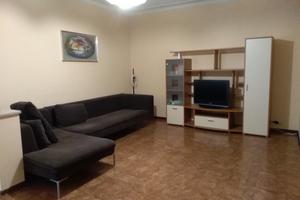 Stanza in appartamento in villa