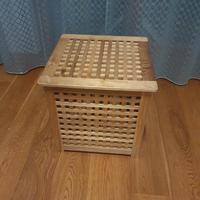 Puof quadrato in legno