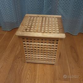 Puof quadrato in legno