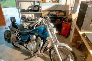 Suzuki Intruder 750