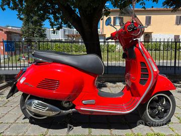 Piaggio Vespa 300 GTS hpe SUPER ABS E5
