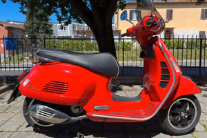 Piaggio Vespa 300 GTS hpe SUPER ABS E5