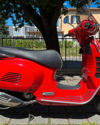 Piaggio Vespa 300 GTS hpe SUPER ABS E5