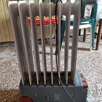 Radiatore elettrico a olio diatermico, De longhi. 