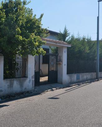Villa con ampio giardino